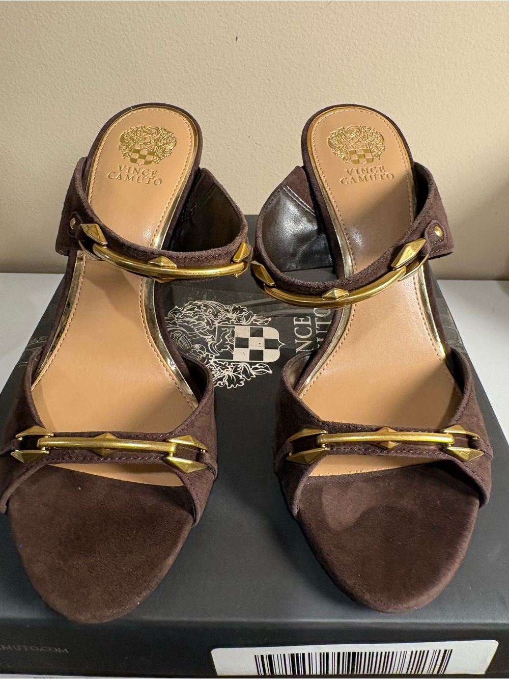 NWT Vince Camuto Cambra Brownie Suede Gold Hardware Heels Sandals 8M with Box - Picture 6 of 12